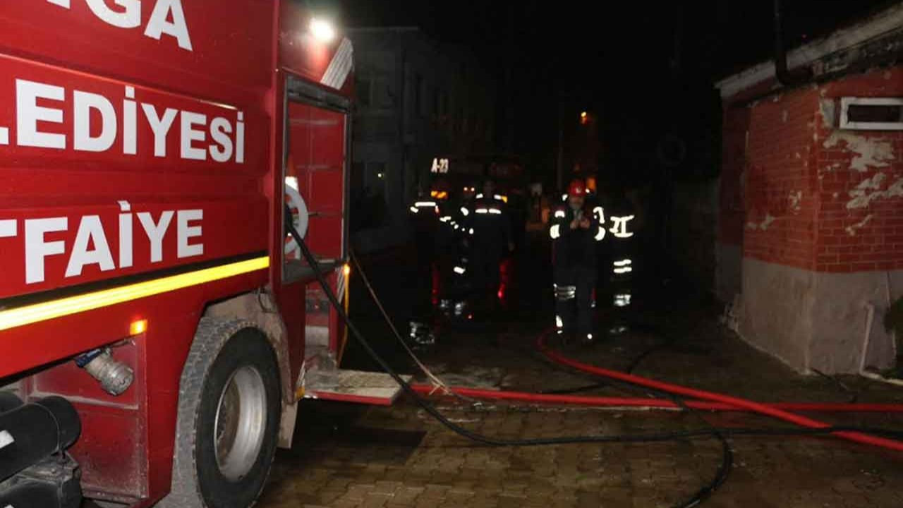 Çanakkale’de bir evde çıkan yangın, 2 eve daha sıçradı